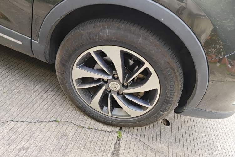 Used Baojun 560 2015 1.8L manual luxury version Right Front Wheel Hub