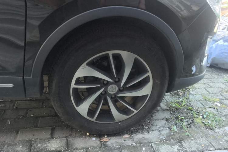 Used Baojun 560 2015 1.8L manual luxury version Right Front Wheel Hub