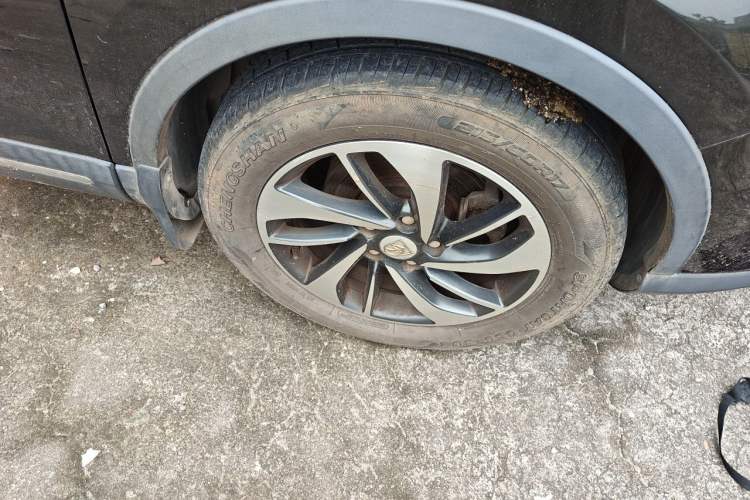 Used Baojun 560 2015 1.8L manual luxury version Right Front Wheel Hub