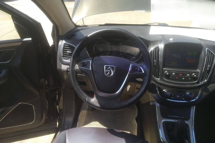 Used Baojun 560 2015 1.8L manual luxury version Steering Wheel