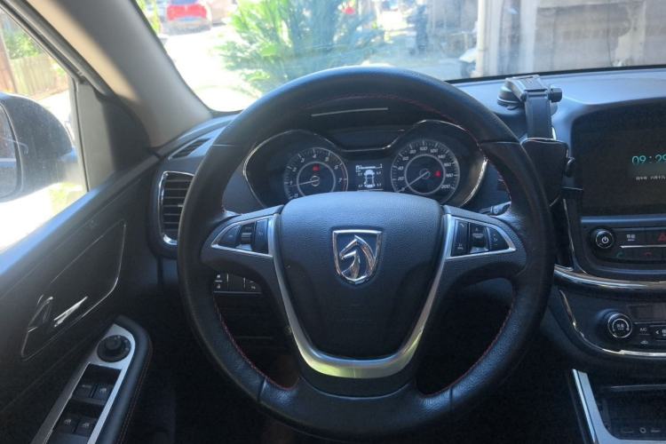 Used Baojun 560 2015 1.8L manual luxury version Steering Wheel