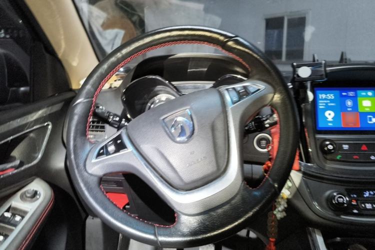 Used Baojun 560 2015 1.8L manual luxury version Steering Wheel