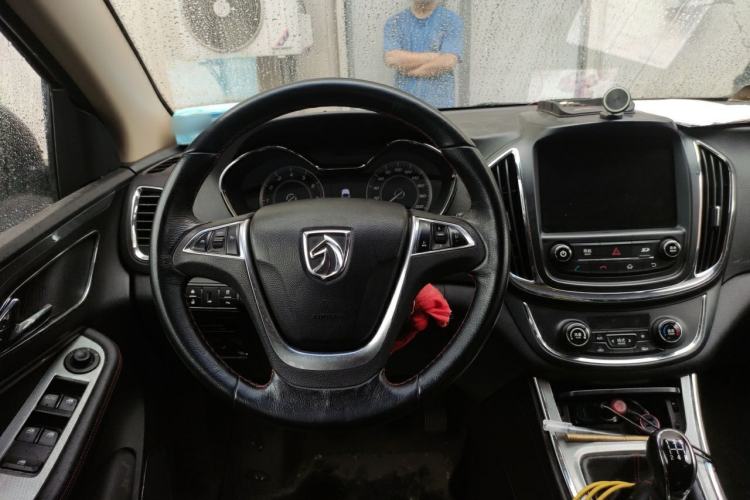 Used Baojun 560 2015 1.8L manual luxury version Steering Wheel