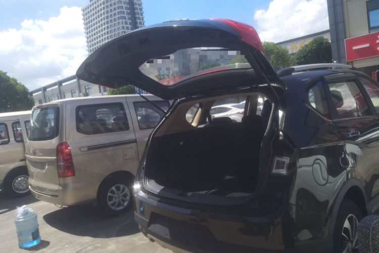 Used Baojun 560 2015 1.8L manual luxury version Trunk