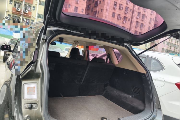 Used Baojun 560 2015 1.8L manual Comfort trim level Trunk