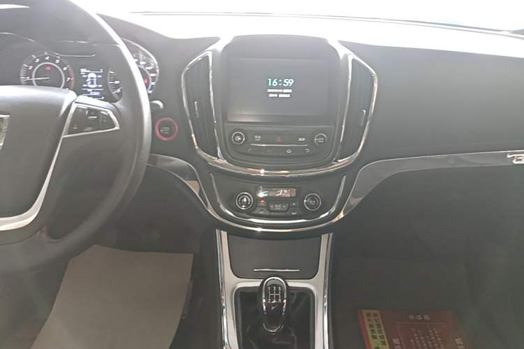 Used Baojun 560 2015 1.8L manual luxury version Audio And AC Panel