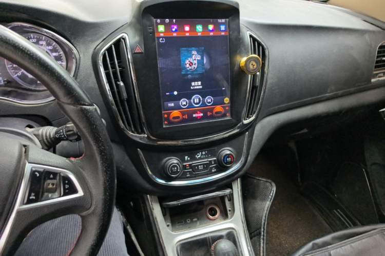 Used Baojun 560 2015 1.8L manual luxury version Audio And AC Panel