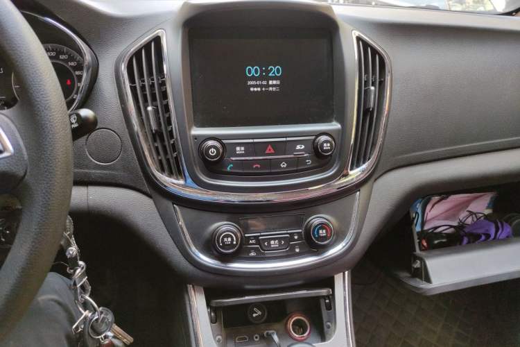 Used Baojun 560 2015 1.8L Manual Elite Edition Audio And AC Panel