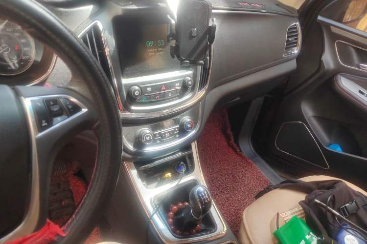 Used Baojun 560 2015 1.8L Manual Elite Edition Audio And AC Panel
