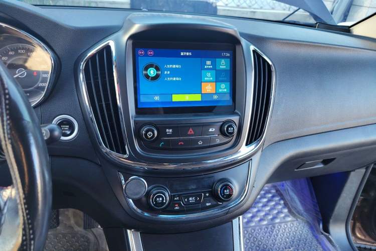 Used Baojun 560 2015 1.8L manual luxury version Audio And AC Panel