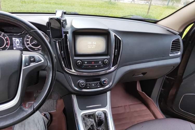 Used Baojun 560 2015 1.8L manual luxury version Audio And AC Panel