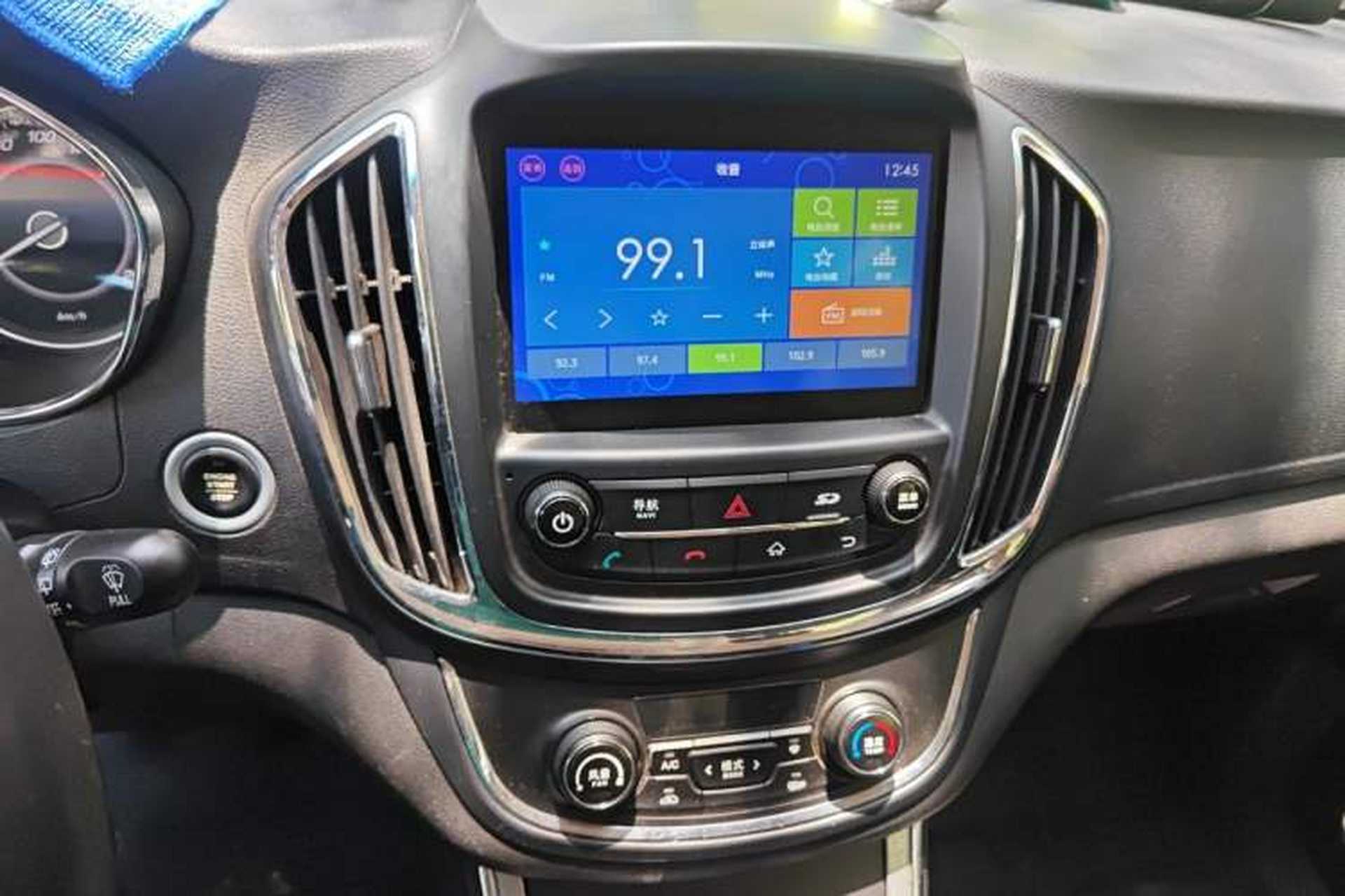 Used Baojun 560 2015 1.8L manual luxury version Audio And AC Panel