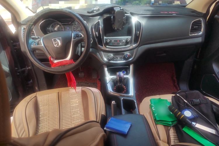 Used Baojun 560 2015 1.8L Manual Elite Edition Center Console