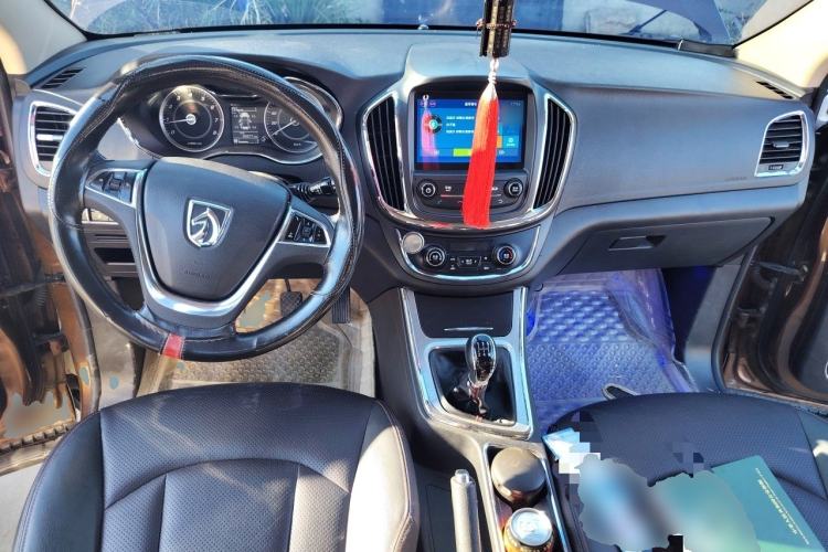 Used Baojun 560 2015 1.8L manual luxury version Center Console