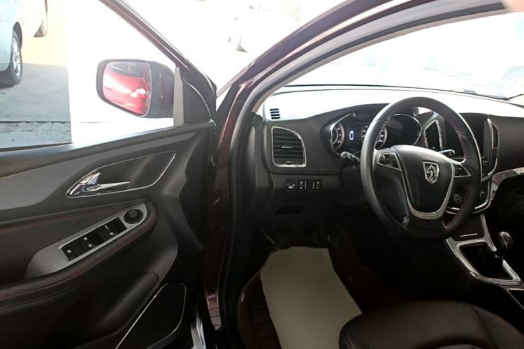 Used Baojun 560 2015 1.8L manual luxury version Driver Seat