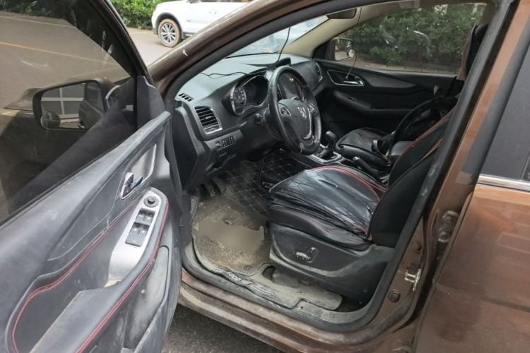 Used Baojun 560 2015 1.8L manual luxury version Driver Seat