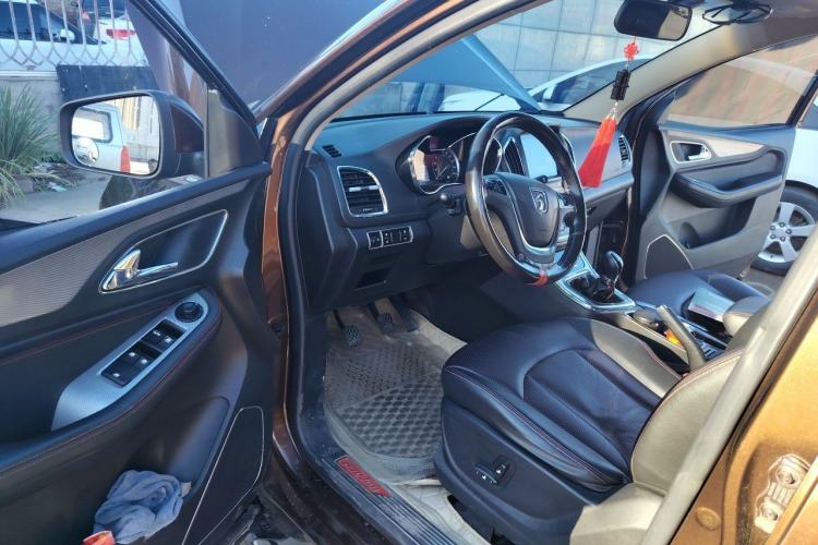 Used Baojun 560 2015 1.8L manual luxury version Driver Seat