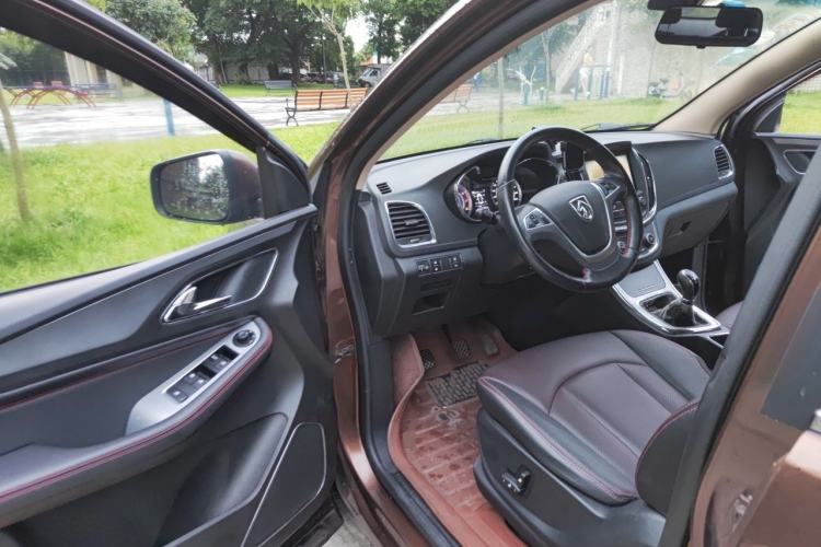Used Baojun 560 2015 1.8L manual luxury version Driver Seat