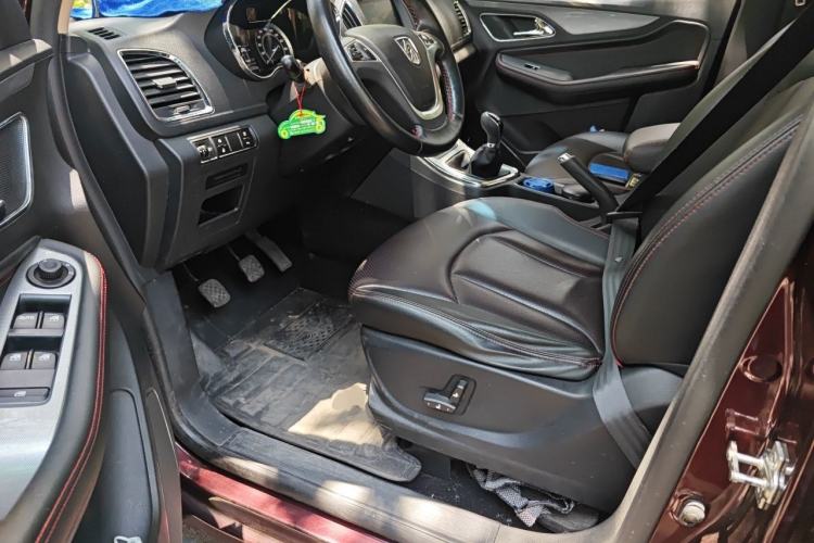 Used Baojun 560 2015 1.8L manual luxury version Driver Seat
