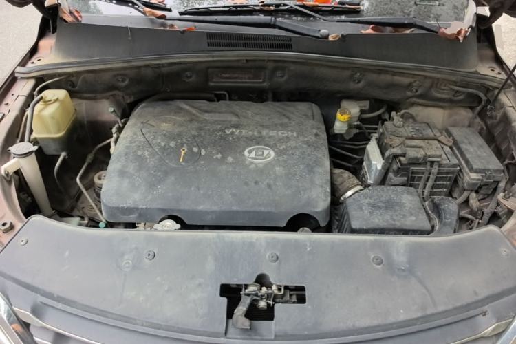 Used Baojun 560 2015 1.8L manual luxury version Engine Bay
