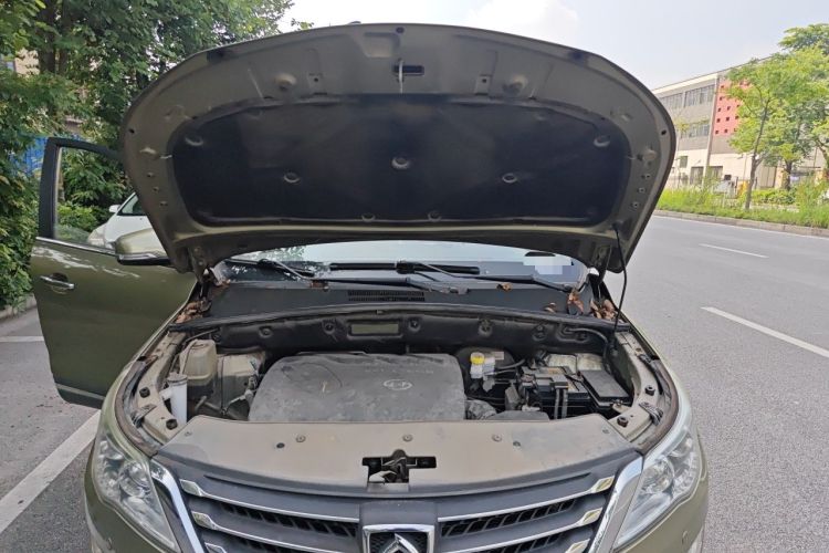 Used Baojun 560 2015 1.8L manual luxury version Engine Bay