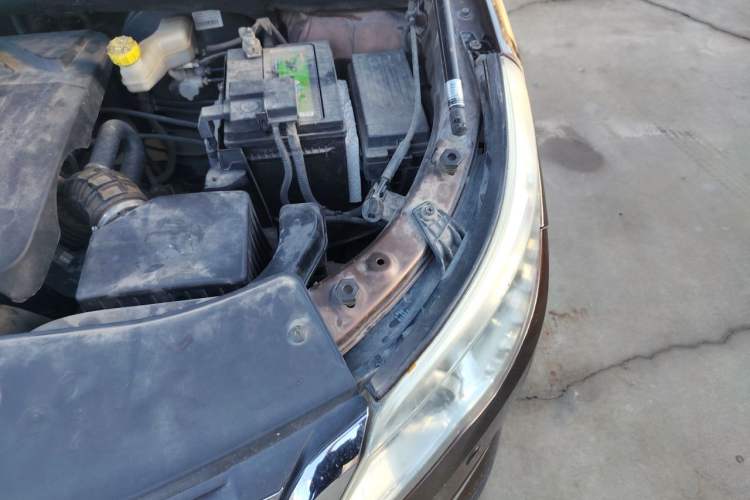 Used Baojun 560 2015 1.8L manual luxury version Engine Bay Left