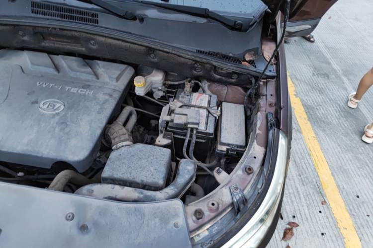 Used Baojun 560 2015 1.8L manual luxury version Engine Bay Left