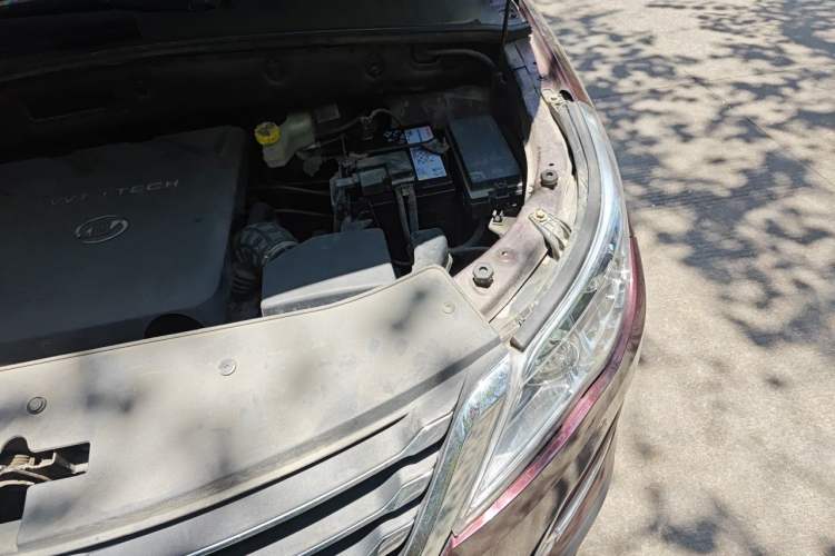 Used Baojun 560 2015 1.8L manual luxury version Engine Bay Left
