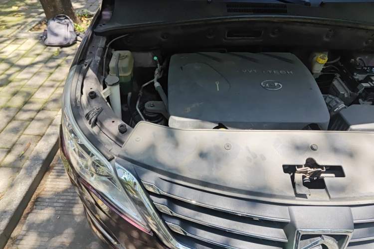 Used Baojun 560 2015 1.8L manual luxury version Engine Bay Right