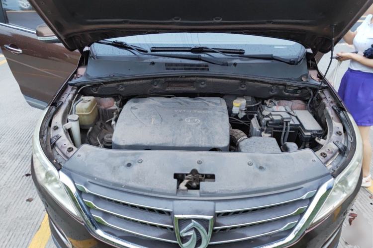 Used Baojun 560 2015 1.8L manual luxury version Engine Bay