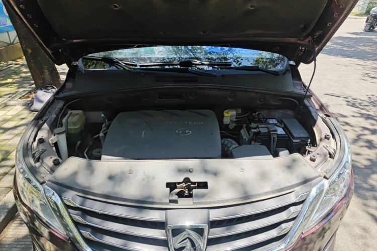 Used Baojun 560 2015 1.8L manual luxury version Engine Bay
