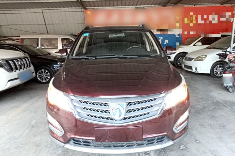 Used Baojun 560 2015 1.8L manual luxury version Front