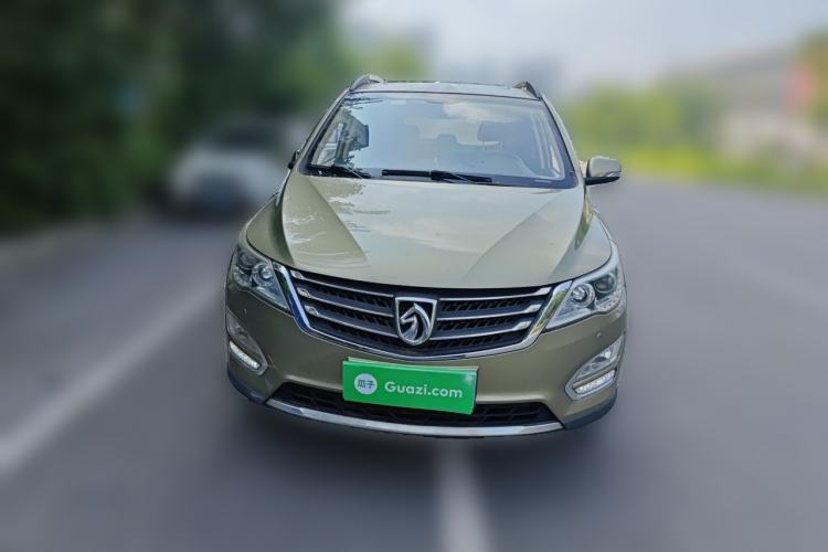 Used Baojun 560 2015 1.8L manual luxury version Front