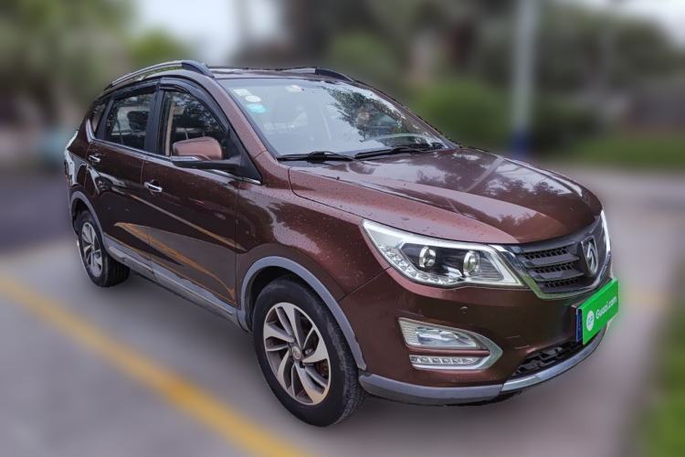Used Baojun 560 2015 1.8L manual luxury version Front Right 45 Deg