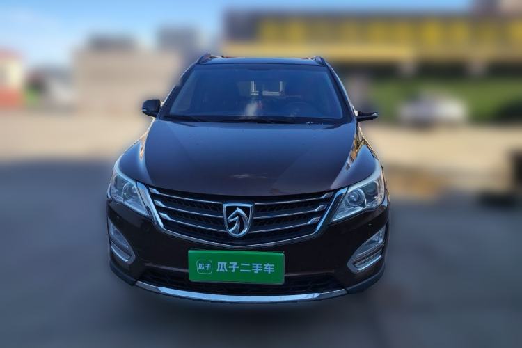 Used Baojun 560 2015 1.8L manual luxury version Front