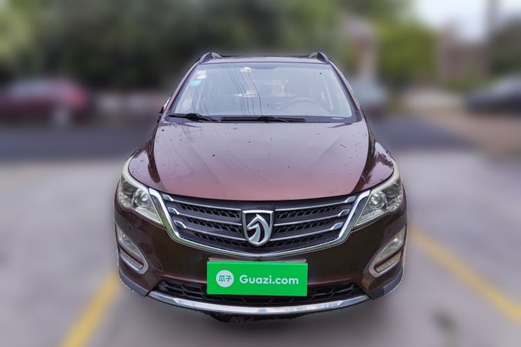 Used Baojun 560 2015 1.8L manual luxury version Front