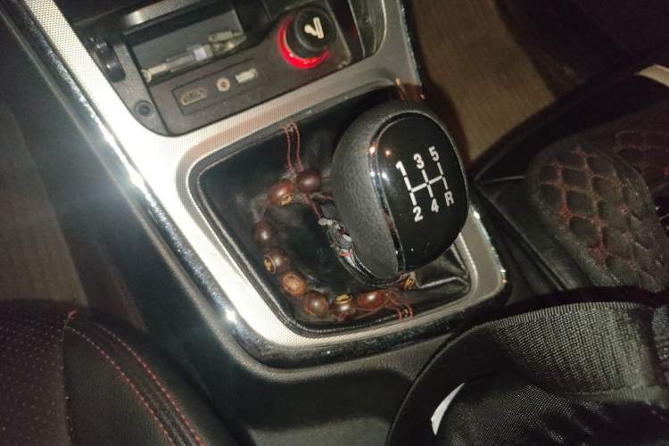 Used Baojun 560 2015 1.8L manual luxury version Gear Lever