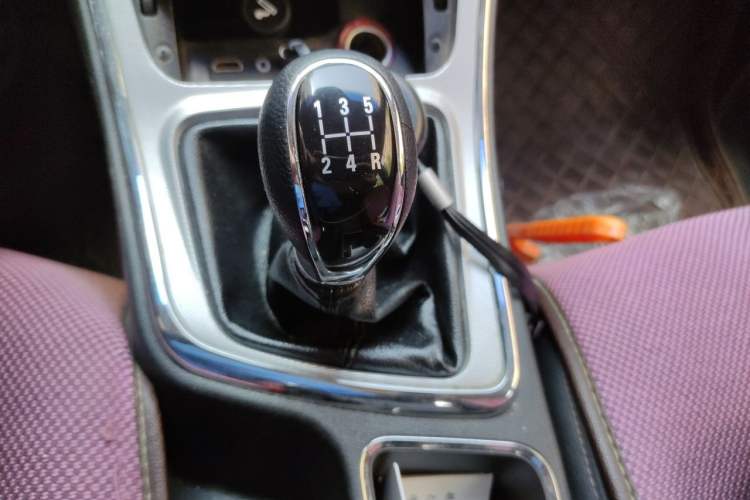 Used Baojun 560 2015 1.8L Manual Elite Edition Gear Lever