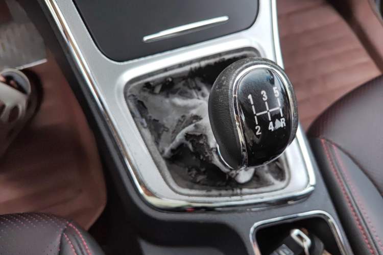 Used Baojun 560 2015 1.8L manual luxury version Gear Lever
