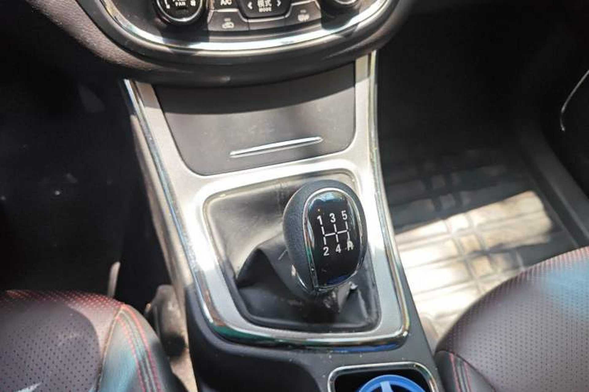 Used Baojun 560 2015 1.8L manual luxury version Gear Lever