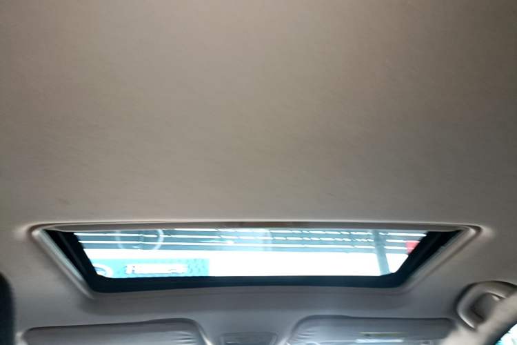 Used Baojun 560 2015 1.8L manual luxury version Headliner