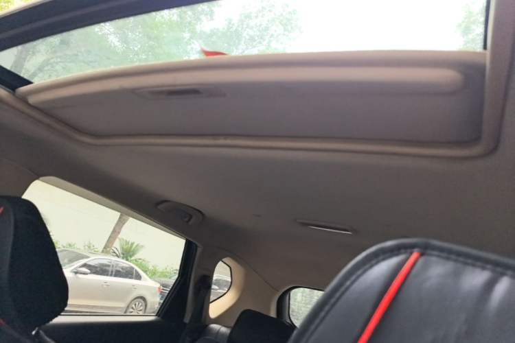 Used Baojun 560 2015 1.8L manual luxury version Headliner