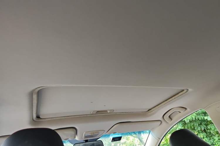Used Baojun 560 2015 1.8L manual luxury version Headliner