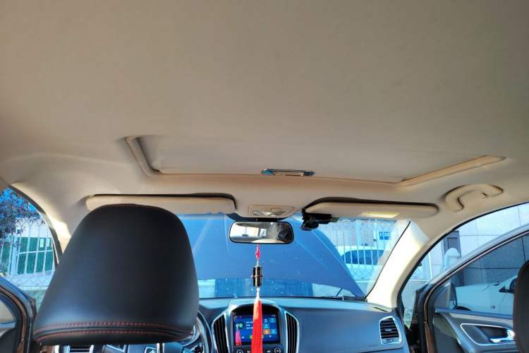 Used Baojun 560 2015 1.8L manual luxury version Headliner