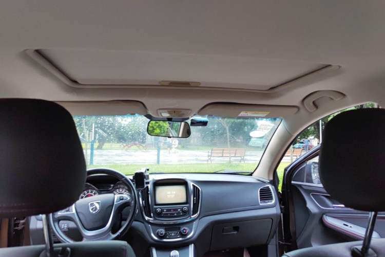 Used Baojun 560 2015 1.8L manual luxury version Headliner