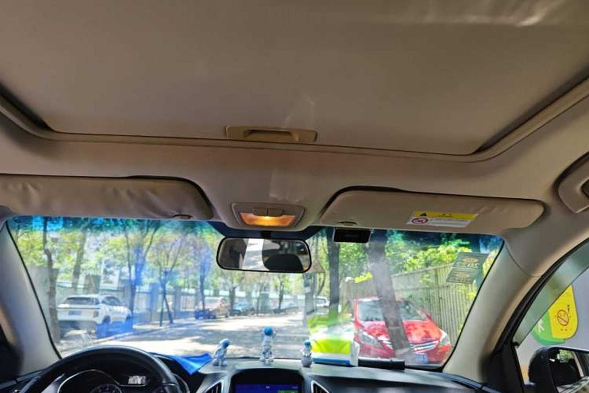 Used Baojun 560 2015 1.8L manual luxury version Headliner