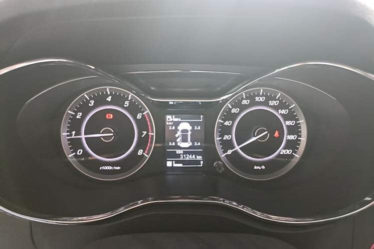 Used Baojun 560 2015 1.8L manual luxury version Instrument Cluster