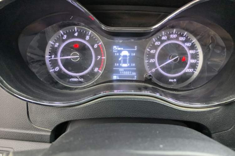 Used Baojun 560 2015 1.8L manual luxury version Instrument Cluster
