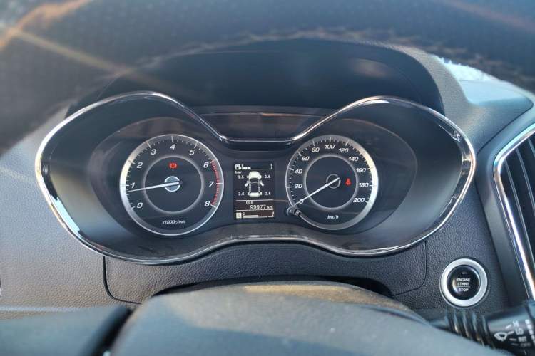Used Baojun 560 2015 1.8L manual luxury version Instrument Cluster