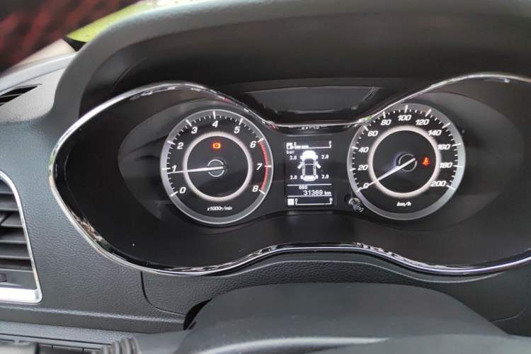 Used Baojun 560 2015 1.8L manual luxury version Instrument Cluster